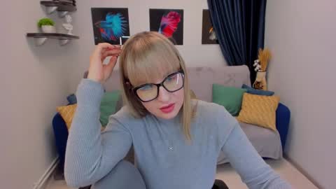 Snapshot of elisabethmills chatting on 01.26.25 Elisabeth online show from 01.26.25