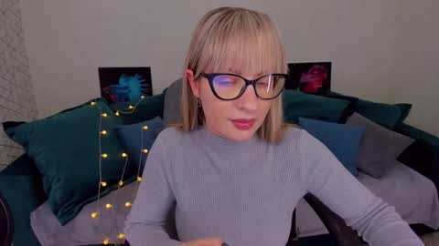 Snapshot of elisabethmills chatting on 02.02.25 Elisabeth online show from 02.02.25