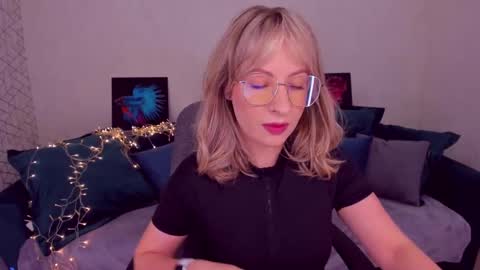 Snapshot of elisabethmills chatting on 02.17.25 Elisabeth online show from 02.17.25