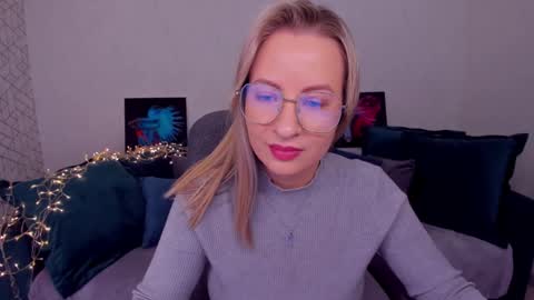 Snapshot of elisabethmills chatting on 03.05.25 Elisabeth online show from 03.05.25