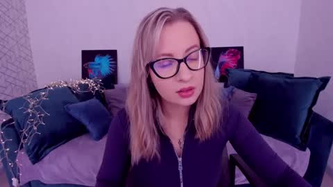 Snapshot of elisabethmills chatting on 03.09.25 Elisabeth online show from 03.09.25