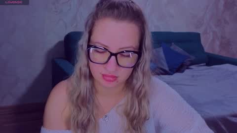 Snapshot of elisabethmills chatting on 10.14.25 Elisabeth online show from 10.14.25