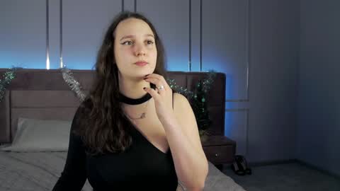 Snapshot of elisaminix_ chatting on 01.04.25 Elison online show from 01.04.25