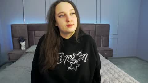 Snapshot of elisaminix_ chatting on 03.12.25 Elison online show from 03.12.25