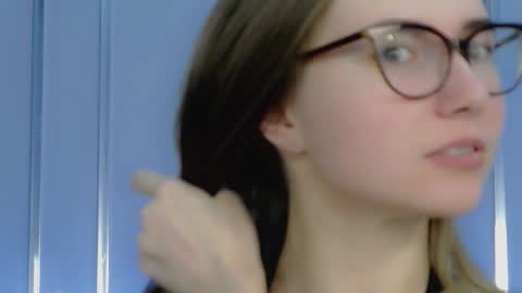 Snapshot of elisaminix_ chatting on 11.28.25 Elison online show from 11.28.25