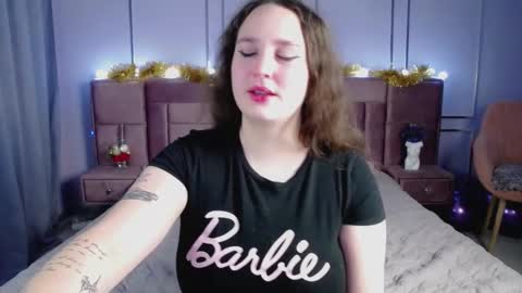 Snapshot of elisaminix_ chatting on 12.04.25 Elison online show from 12.04.25