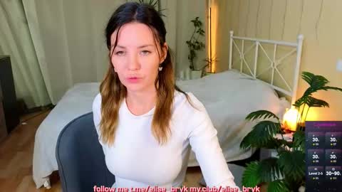 Snapshot of elise_bryk chatting on 09.28.25 hiIm Elise online show from 09.28.25