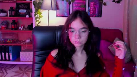 Snapshot of elise_noir chatting on 10.11.25 Elise online show from 10.11.25