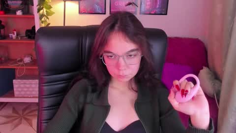 Snapshot of elise_noir chatting on 10.14.25 Elise online show from 10.14.25