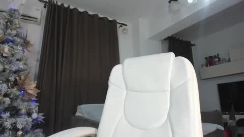 Snapshot of elissavibe chatting on 12.04.24 Elisa Promotion online show from 12.04.24