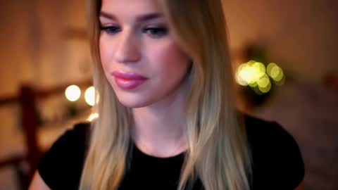 Snapshot of elister_alison chatting on 10.01.25 Sunflower  online show from 10.01.25