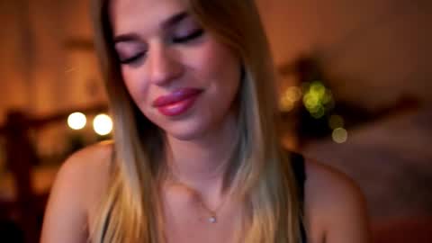 Snapshot of elister_alison chatting on 10.15.25 Sunflower  online show from 10.15.25