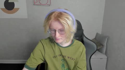 Snapshot of elizabeth_harpper chatting on 09.16.25 Elizabeth online show from 09.16.25