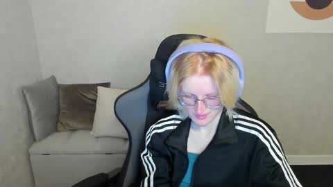 Snapshot of elizabeth_harpper chatting on 09.21.25 Elizabeth online show from 09.21.25