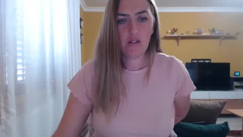 Snapshot of ella_max_live chatting on 03.10.25 Ella  Max online show from 03.10.25