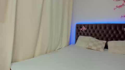 Snapshot of ella_mayers chatting on 10.17.25 Ella Mayers online show from 10.17.25