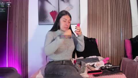 Snapshot of ella_rouse1 chatting on 09.19.25 ella rouse online show from 09.19.25