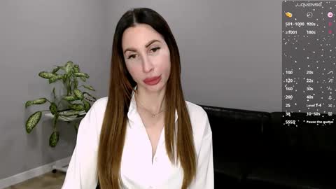 Ella online show from 11.11.25