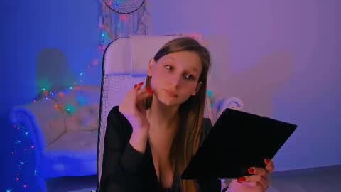 Snapshot of ellahorton chatting on 02.20.25 Ella online show from 02.20.25