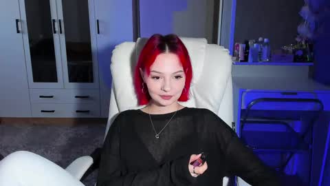 Snapshot of ellales chatting on 10.08.25 ellales online show from 10.08.25