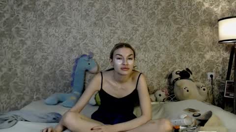 ellamilla online show from 11.06.25