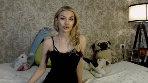 ellamilla online show from 11.19.25