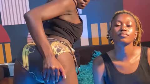 Snapshot of ellandadolly chatting on 11.07.25 Ellanda Dolly online show from 11.07.25