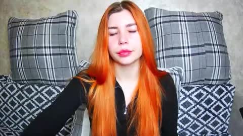 EllaNuar online show from 09.17.25