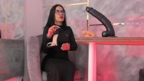  ella  online show from 11.08.25