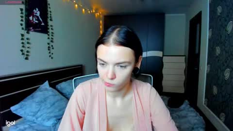 Snapshot of elle_blair chatting on 10.14.25 Luna online show from 10.14.25