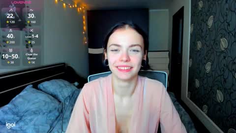 Snapshot of elle_blair chatting on 10.15.25 Luna online show from 10.15.25