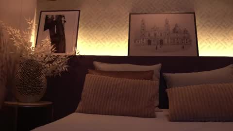 Snapshot of ellediane chatting on 02.19.25 Elle Diane online show from 02.19.25