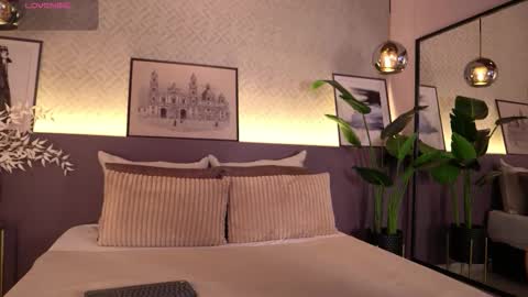 Snapshot of ellediane chatting on 10.07.25 Elle Diane online show from 10.07.25