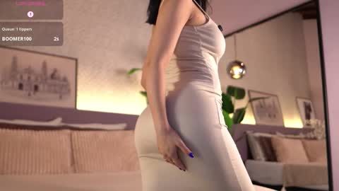 Snapshot of ellediane chatting on 10.13.25 Elle Diane online show from 10.13.25