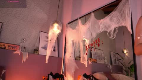 Snapshot of ellediane chatting on 10.27.25 Elle Diane online show from 10.27.25