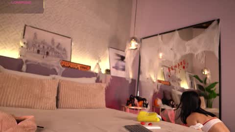 Snapshot of ellediane chatting on 10.29.25 Elle Diane online show from 10.29.25