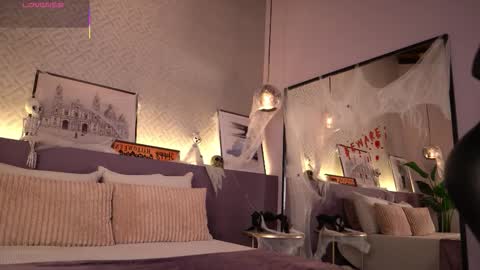 Snapshot of ellediane chatting on 10.31.25 Elle Diane online show from 10.31.25