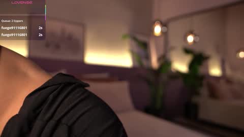 Snapshot of ellediane chatting on 11.10.25 Elle Diane online show from 11.10.25