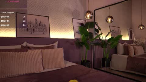 Snapshot of ellediane chatting on 11.14.25 Elle Diane online show from 11.14.25