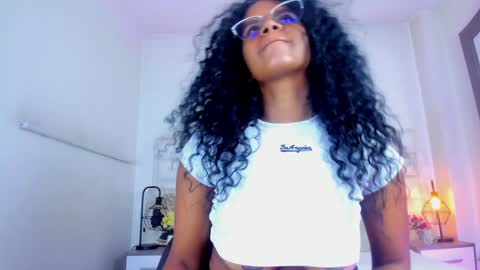 Snapshot of ellie_alves chatting on 02.04.25 Ellie online show from 02.04.25