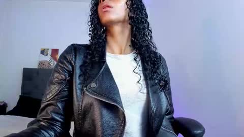 Snapshot of ellie_alves chatting on 10.07.25 Ellie online show from 10.07.25