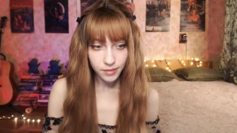 Snapshot of ellie_friendly chatting on 12.04.24 ellie_friendly online show from 12.04.24