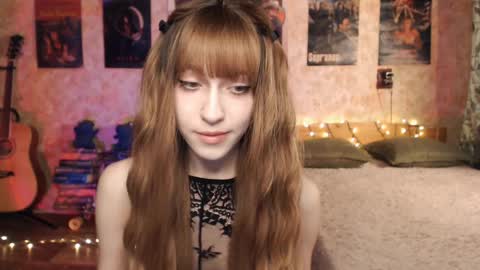 Snapshot of ellie_friendly chatting on 12.08.24 ellie_friendly online show from 12.08.24
