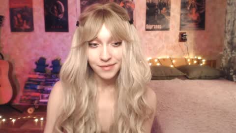 Snapshot of ellie_friendly chatting on 01.10.25 ellie_friendly online show from 01.10.25