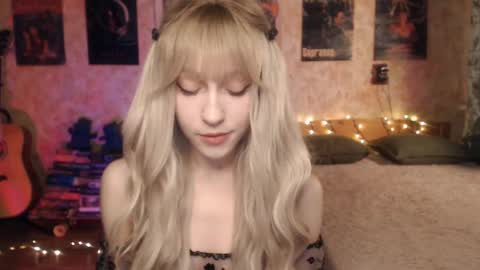 Snapshot of ellie_friendly chatting on 01.26.25 ellie_friendly online show from 01.26.25