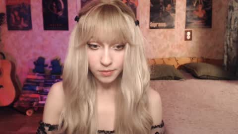 Snapshot of ellie_friendly chatting on 02.04.25 ellie_friendly online show from 02.04.25