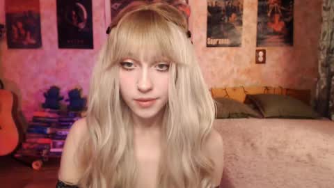 Snapshot of ellie_friendly chatting on 03.05.25 ellie_friendly online show from 03.05.25