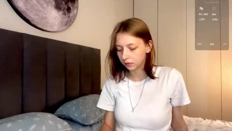 Snapshot of ellie_hollow chatting on 09.14.25 Ellie online show from 09.14.25