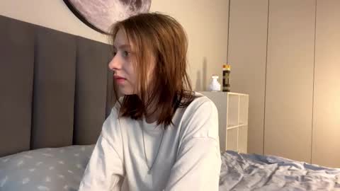 Snapshot of ellie_hollow chatting on 09.18.25 Ellie online show from 09.18.25