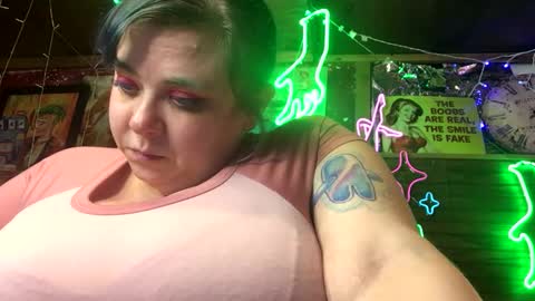 Snapshot of ellielouise11 chatting on 01.18.25 Ellie Louise online show from 01.18.25